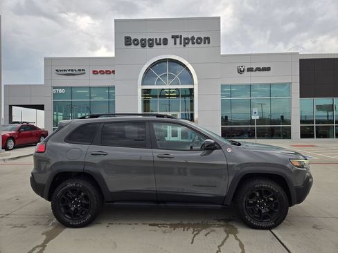 Used 2022 Jeep Cherokee Trailhawk w/ Sound & Nav Group AWD/4WD image 2