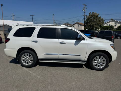 Used 2020 Toyota Sequoia Platinum image 2