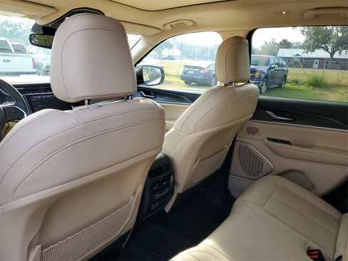 Used 2022 Jeep Grand Cherokee Limited image 30