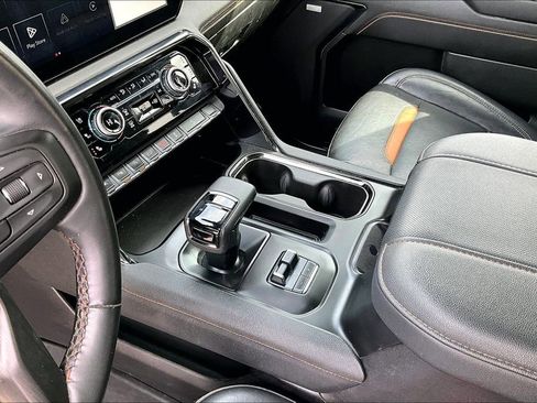 Used 2024 GMC Sierra 1500 AT4 w/ Technology Package AWD/4WD image 17