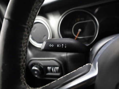 Used 2019 Jeep Wrangler Unlimited Sahara image 28