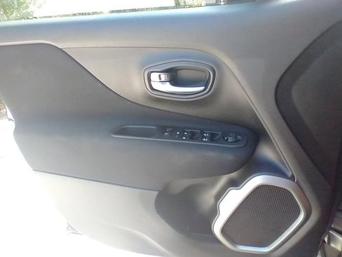 Used 2021 Jeep Renegade Latitude image 20