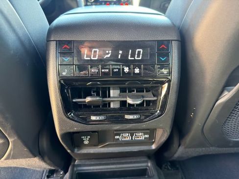 Used 2021 Jeep Grand Cherokee L Overland w/ Luxury Tech Group IV AWD/4WD image 28