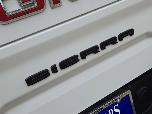 Used 2024 GMC Sierra 1500 AT4 w/ Technology Package AWD/4WD image 14