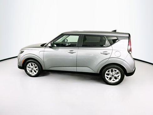 Used 2025 Kia Soul LX w/ LX Technology Package FWD image 4