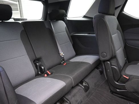 Used 2019 Chevrolet Traverse LT image 9