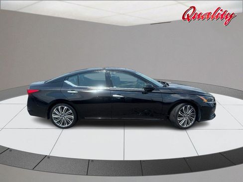 Used 2023 Nissan Altima 2.5 SL FWD image 2