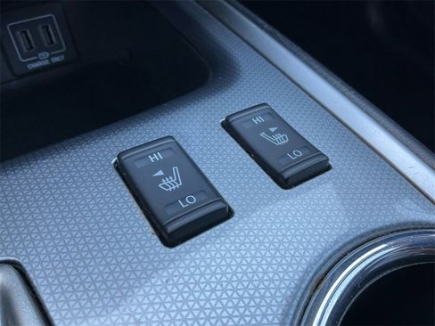 Used 2018 Nissan Pathfinder SL image 26