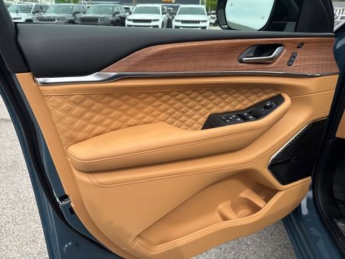 New 2026 Jeep Grand Cherokee Summit AWD/4WD image 16