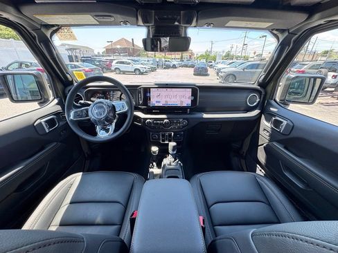 New 2026 Jeep Wrangler Unlimited Sahara w/ Safety Group AWD/4WD image 23