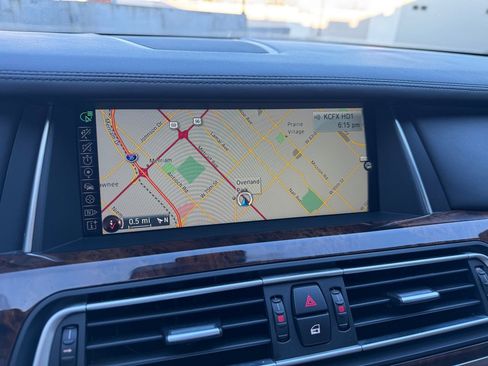 Used 2015 BMW 750Li xDrive image 18