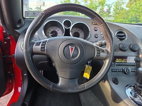 Used 2008 Pontiac Solstice Convertible w/ Premium Package RWD image 17