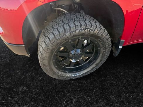 Used 2023 Chevrolet Silverado 1500 LT Trail Boss w/ Convenience Package II image 9