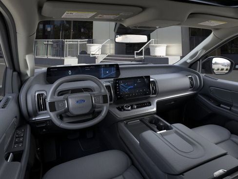 New 2026 Ford Expedition Active image 9