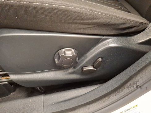 Used 2020 Ford EcoSport SE w/ SE Convenience Package image 16