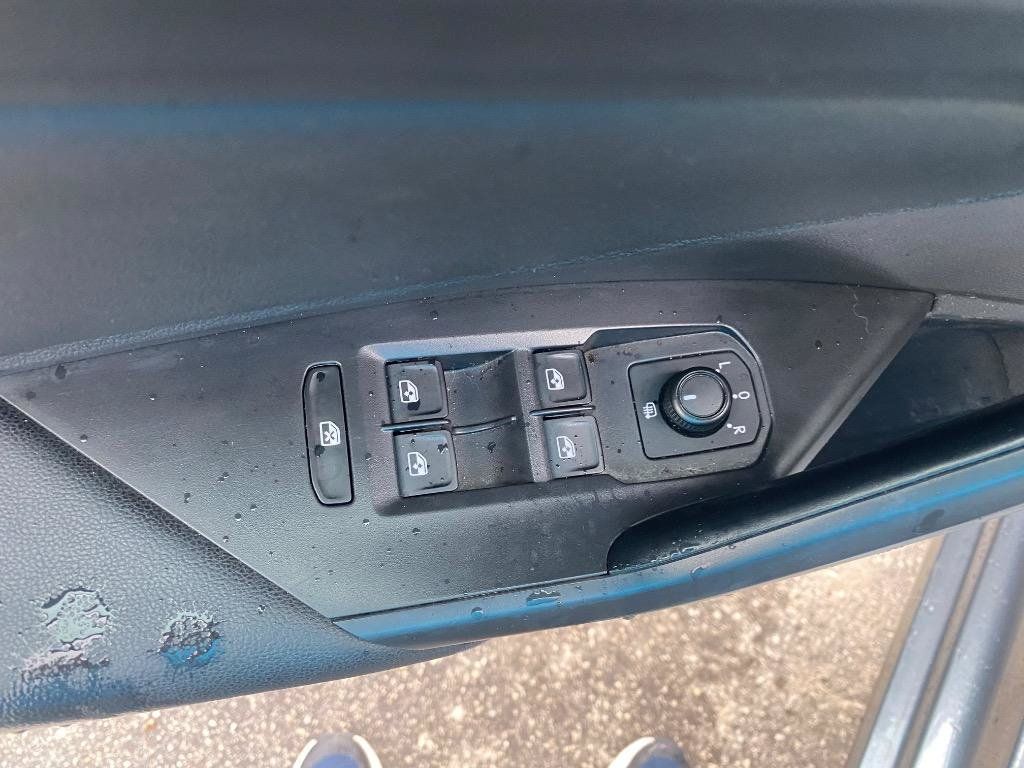 Used 2019 Volkswagen Jetta SE FWD image 35