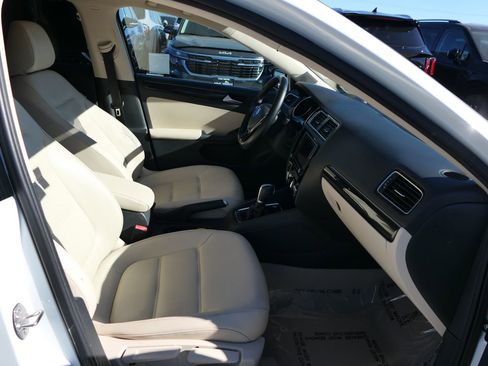 Used 2016 Volkswagen Jetta SEL image 25