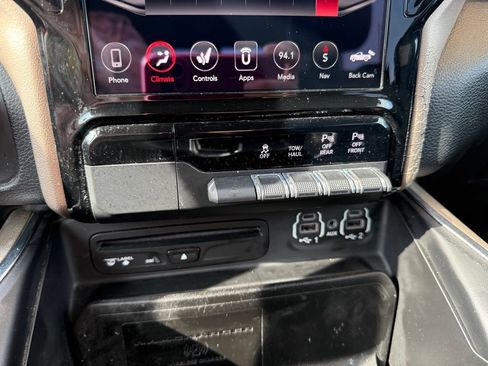 Used 2019 RAM 1500 Laramie AWD/4WD image 23