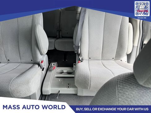 Used 2011 Toyota Sienna LE w/ Towing Pkg image 9