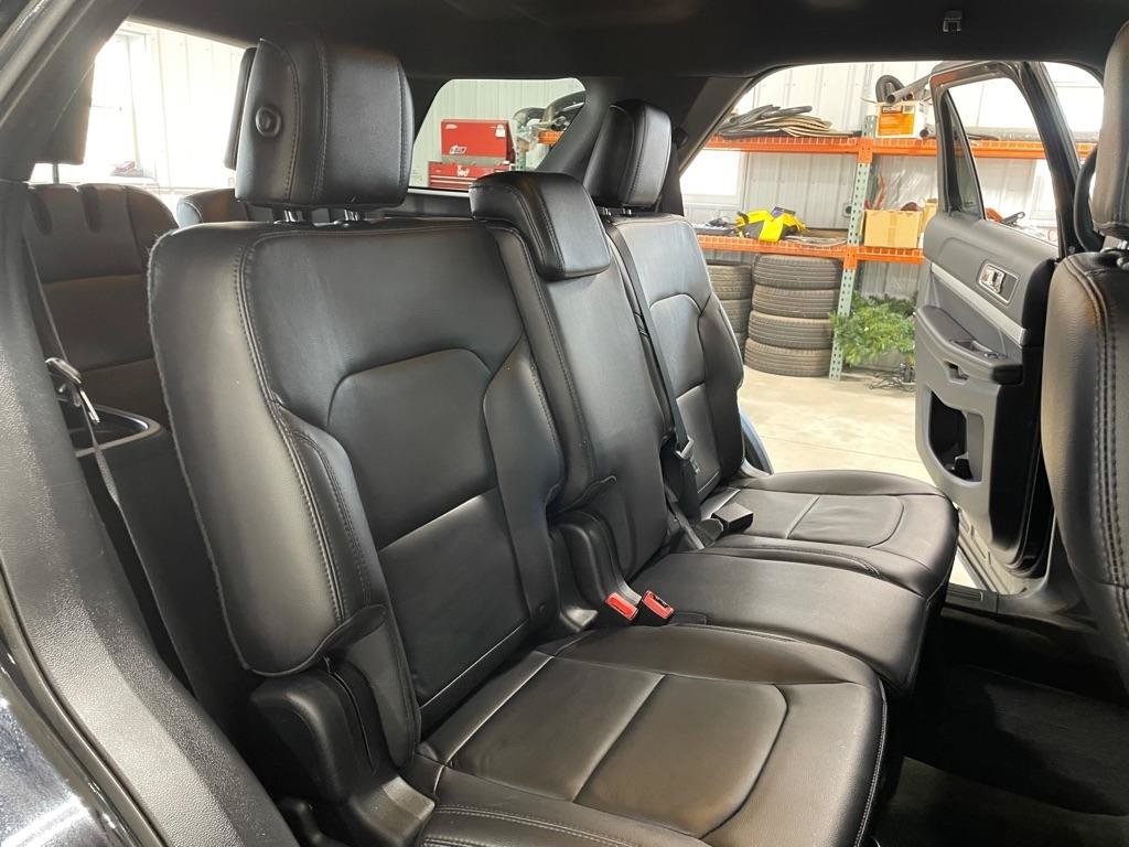Used 2017 Ford Explorer XLT w/ Equipment Group 202A AWD/4WD image 23