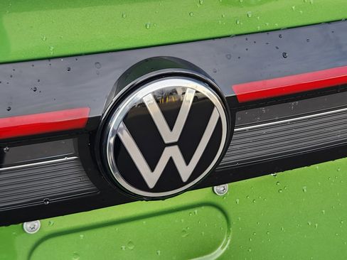 New 2026 Volkswagen Taos SEL image 22