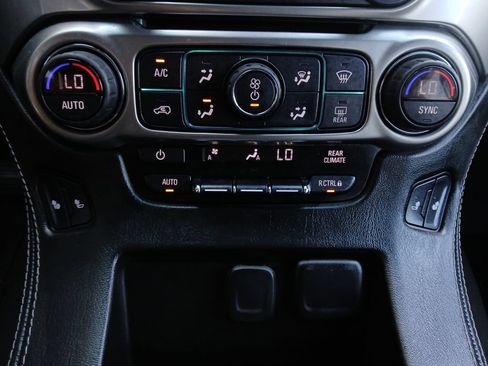 Used 2018 Chevrolet Suburban LT RWD image 4
