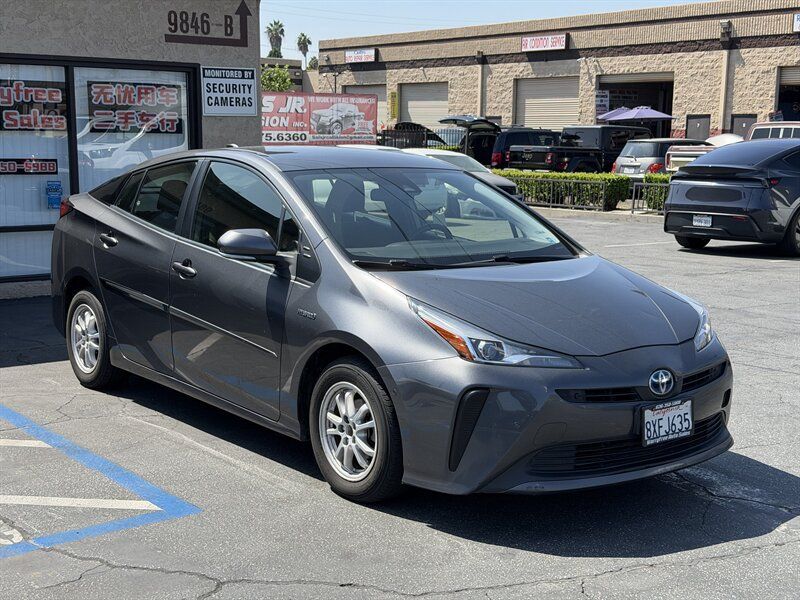 Used 2022 Toyota Prius LE FWD image 3
