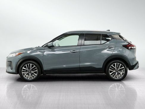 Used 2021 Nissan Kicks SV FWD image 2