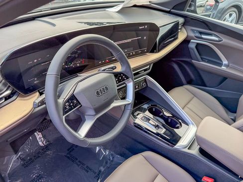 New 2025 Audi Q5 2.0T Premium image 11