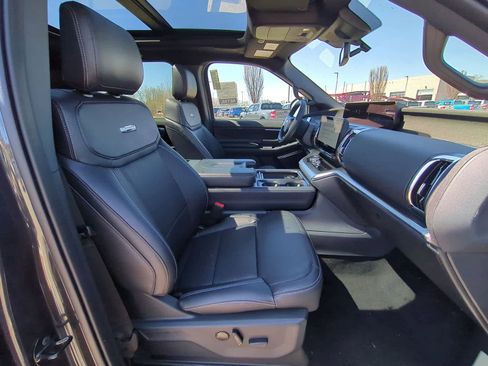 New 2025 Ford Expedition Platinum w/ Stealth Performance Package image 23