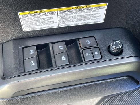 Used 2020 Toyota Tacoma SR5 image 18