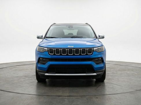 Used 2025 Jeep Compass Limited AWD/4WD image 2