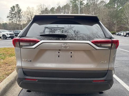 Used 2019 Toyota RAV4 XLE Premium image 15