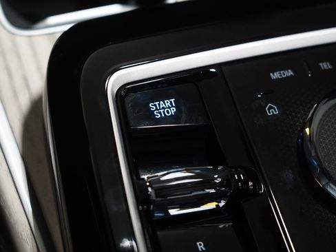 Used 2025 BMW i7 M70 w/ Executive Package image 29