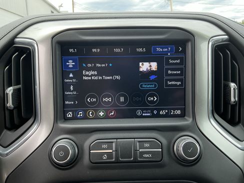 Used 2021 Chevrolet Silverado 1500 LT Trail Boss AWD/4WD image 22