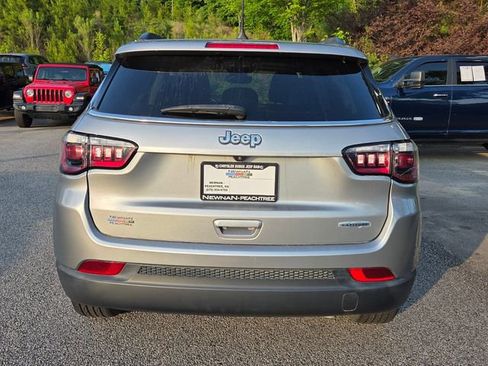 Used 2022 Jeep Compass Latitude w/ Sun and Sound Group FWD image 5