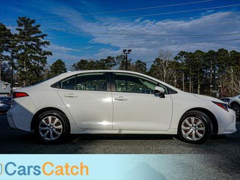Used 2020 Toyota Corolla LE image 2