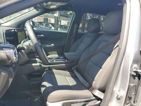 New 2026 Chevrolet Equinox LT w/ Safety and Technology Package FWD image 17