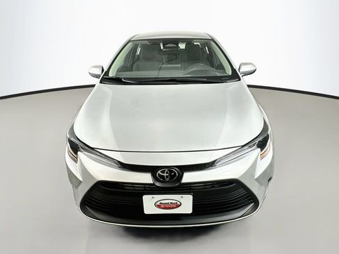 Used 2025 Toyota Corolla LE FWD image 2
