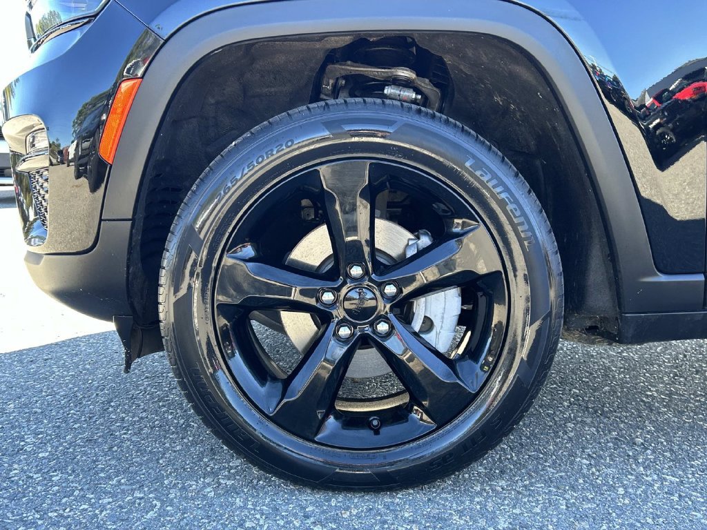 Certified 2024 Jeep Grand Cherokee Limited w/ Black Appearance Package AWD/4WD image 9