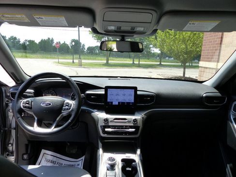 Used 2021 Ford Explorer XLT w/ Equipment Group 202A AWD/4WD image 39