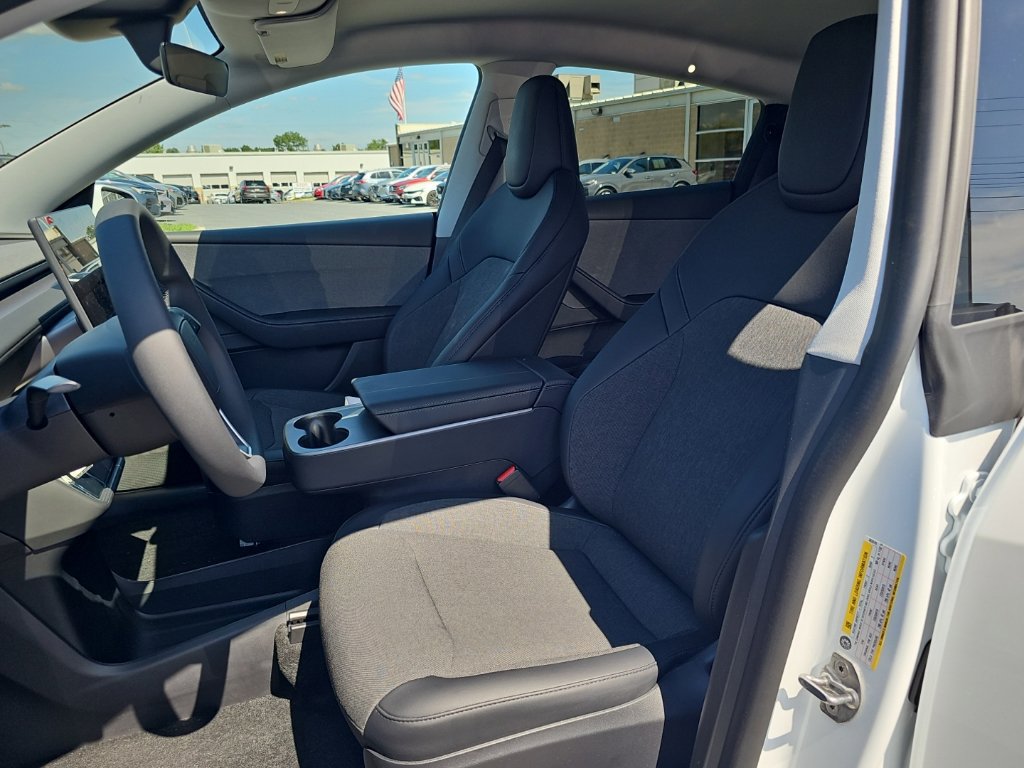 Used 2026 Tesla Model Y Long Range AWD/4WD image 3