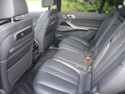 Used 2025 BMW X7 xDrive40i AWD/4WD image 17