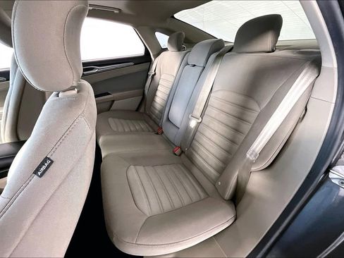 Used 2019 Ford Fusion SE image 26