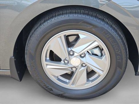 Used 2025 Hyundai Elantra SE FWD image 27