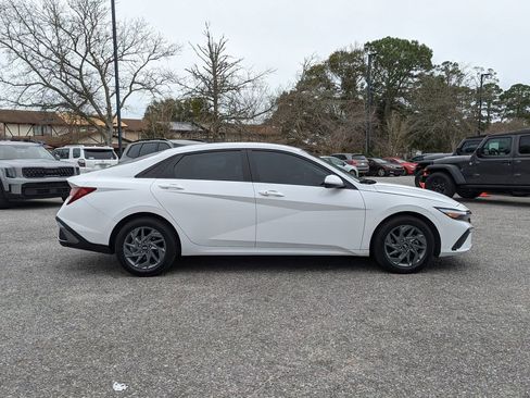 Used 2024 Hyundai Elantra SEL image 8