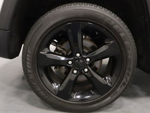 Certified 2024 Jeep Grand Cherokee Altitude AWD/4WD image 27