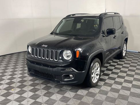 Used 2018 Jeep Renegade Latitude w/ Cold Weather Group AWD/4WD image 2