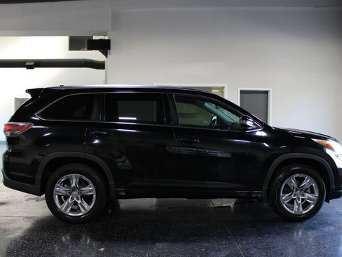 Used 2015 Toyota Highlander Limited Platinum FWD image 2