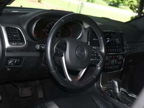 Used 2022 Jeep Grand Cherokee Limited AWD/4WD image 9